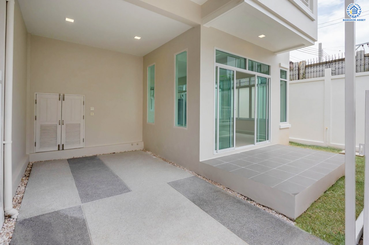 บ้านมือสองนนทบุรี ม.เอดรีม ราชพฤกษ์-ตลิ่งชัน หลังมุม เนื้อที่ 25.9 ตร.ว. ฟังก์ชันจัดเต็ม 3 ห้องนอน 2 ห้องน้ำ จอดรถได้ 1 คัน ตอบโจทย์ทุกการเข้าอยู่ รายล้อมด้วยสิ่งอำนวยความสะดวกมากมาย บนทำเลเดินทางสะดวก ใกล้ทางด่วน "ศรีรัช" และรถไฟฟ้าสายสีแดง "สถานีตลิ่งชัน"